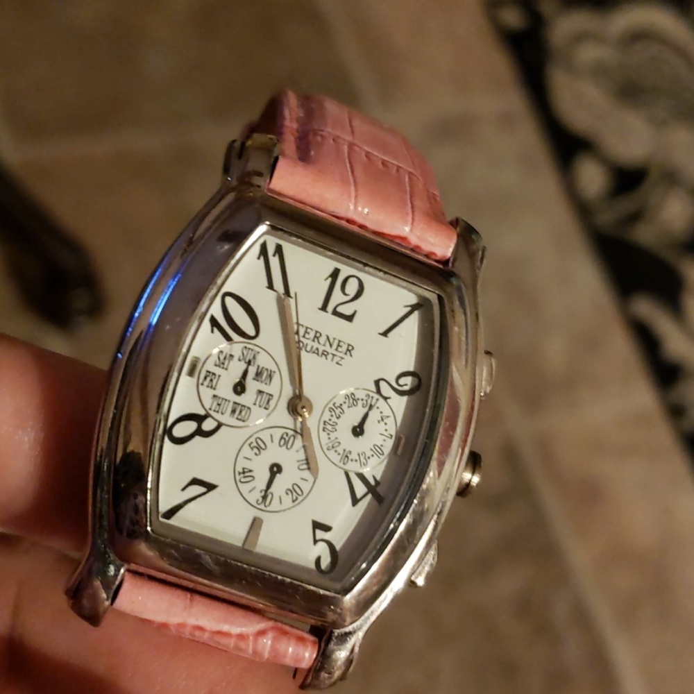 Turner Quartz watch with pink leather band